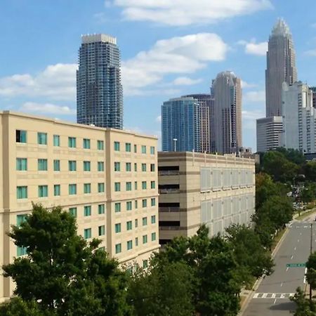 Готель Doubletree By Hilton Charlotte Uptown Екстер'єр фото