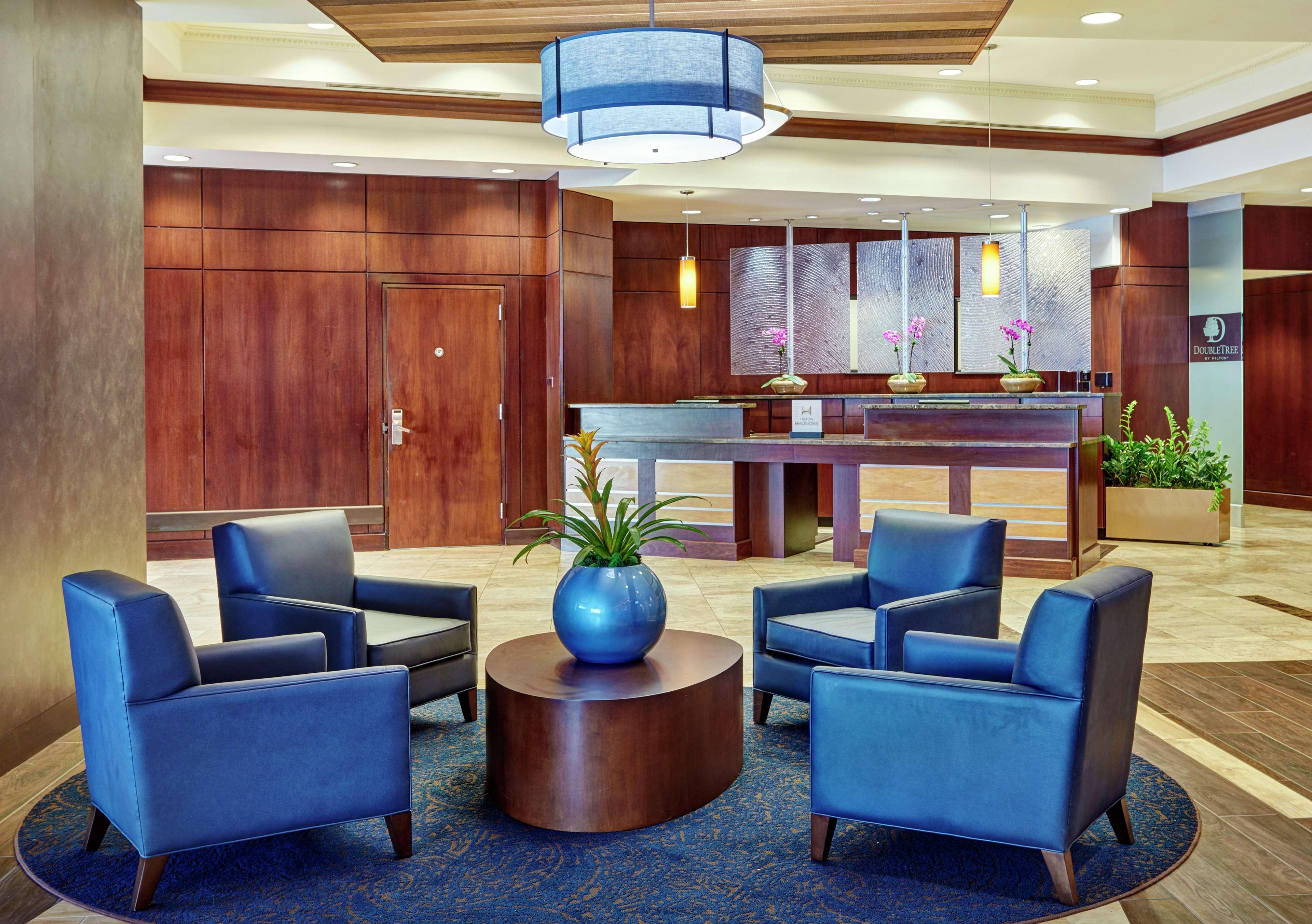 Готель Doubletree By Hilton Charlotte Uptown Екстер'єр фото