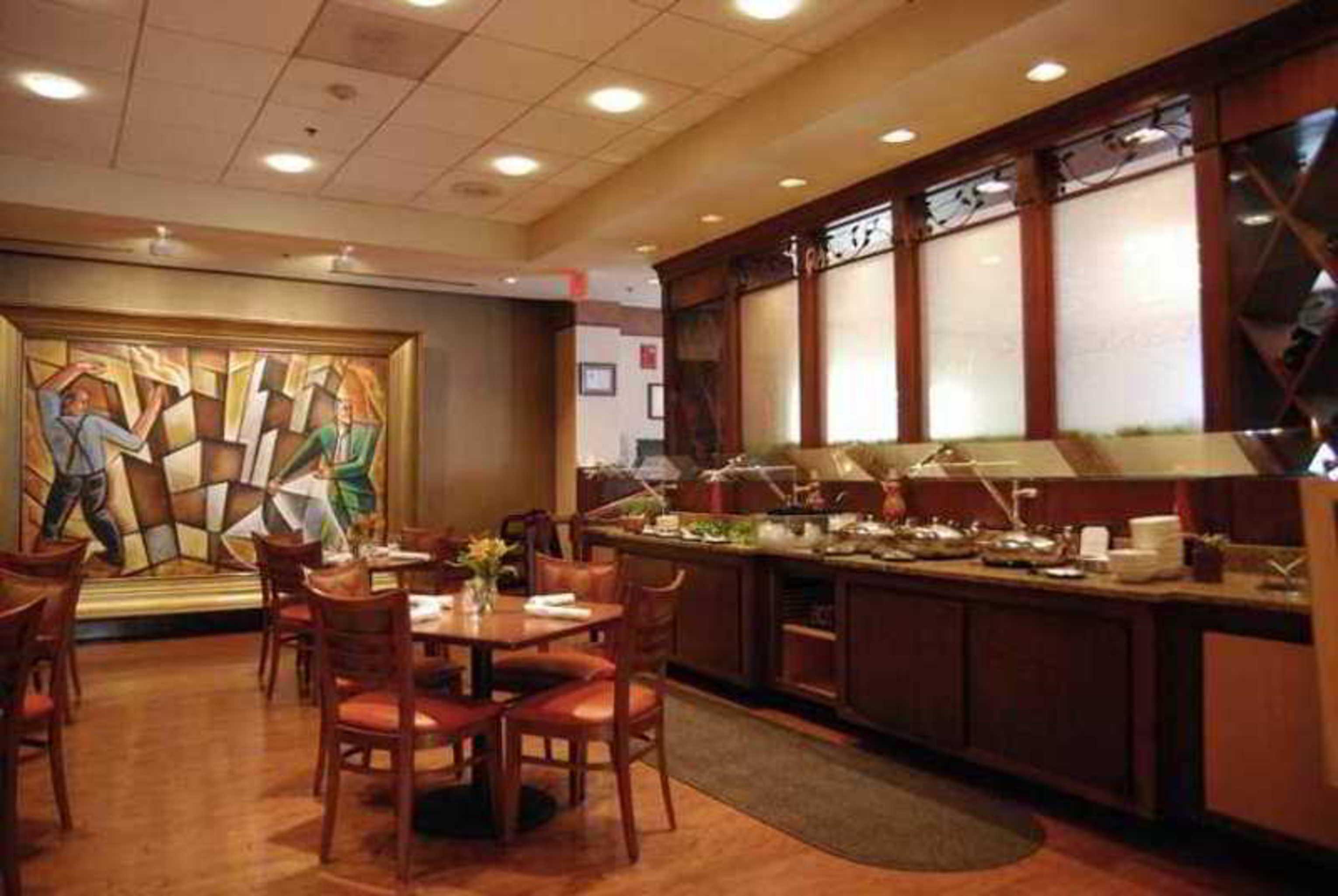 Готель Doubletree By Hilton Charlotte Uptown Ресторан фото