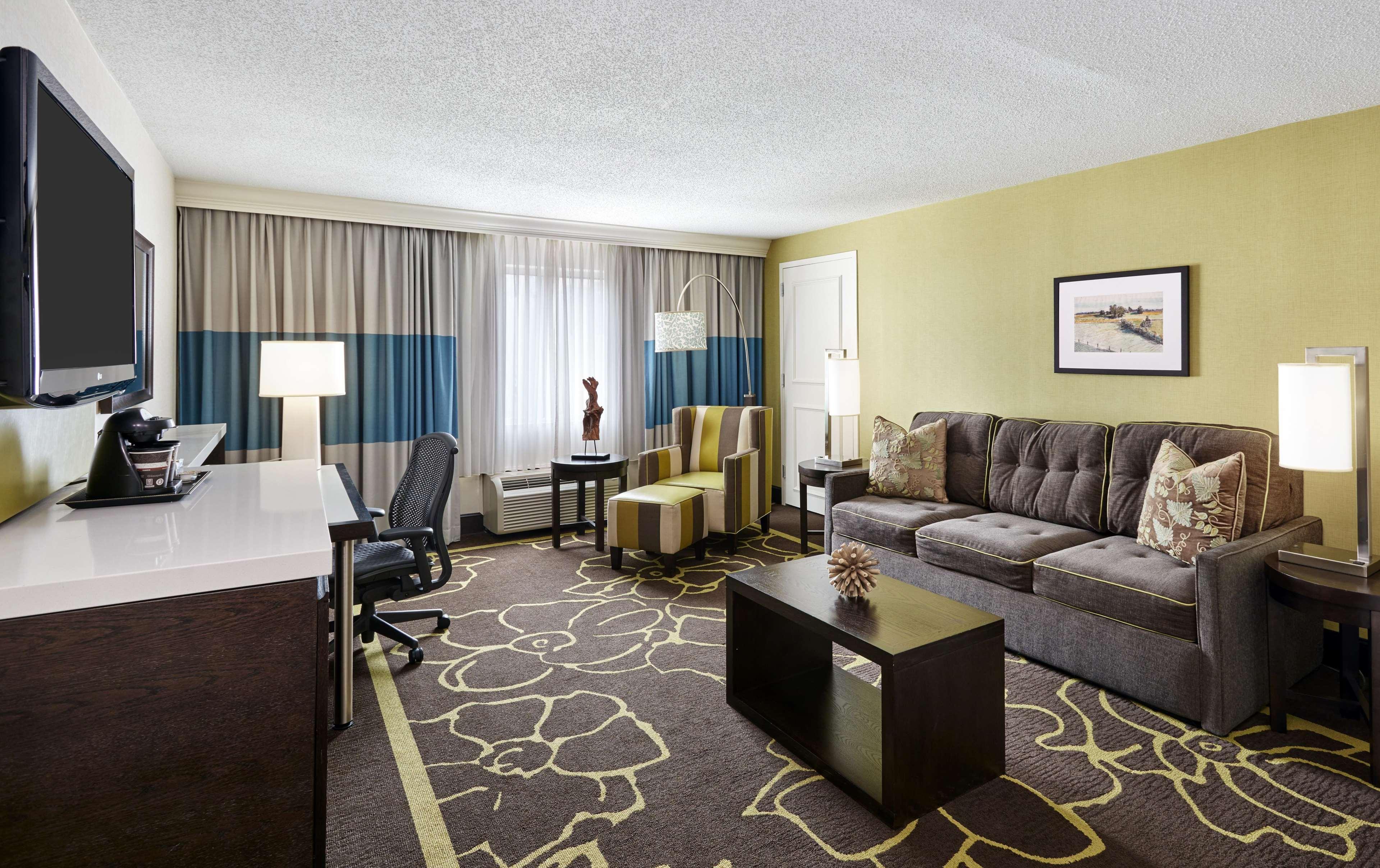 Готель Doubletree By Hilton Charlotte Uptown Екстер'єр фото