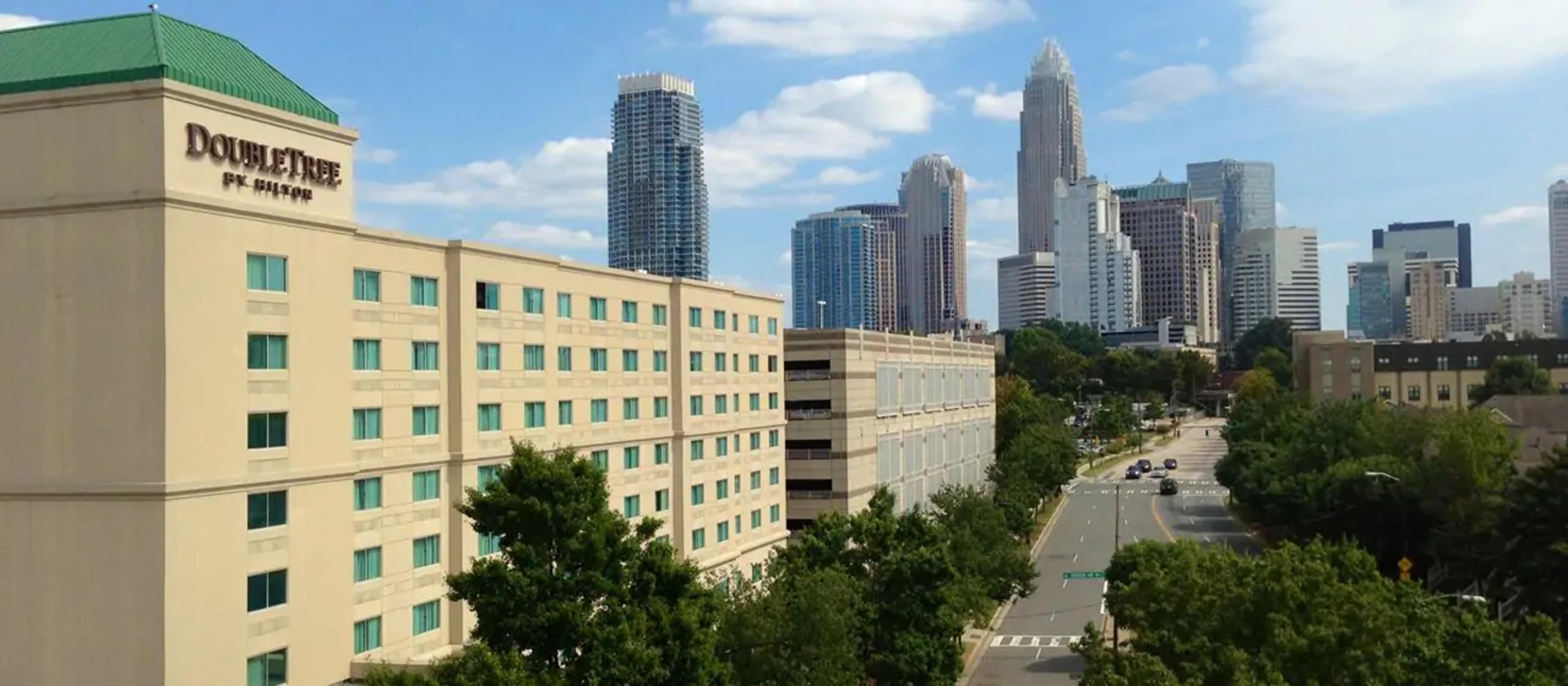 Готель Doubletree By Hilton Charlotte Uptown Екстер'єр фото