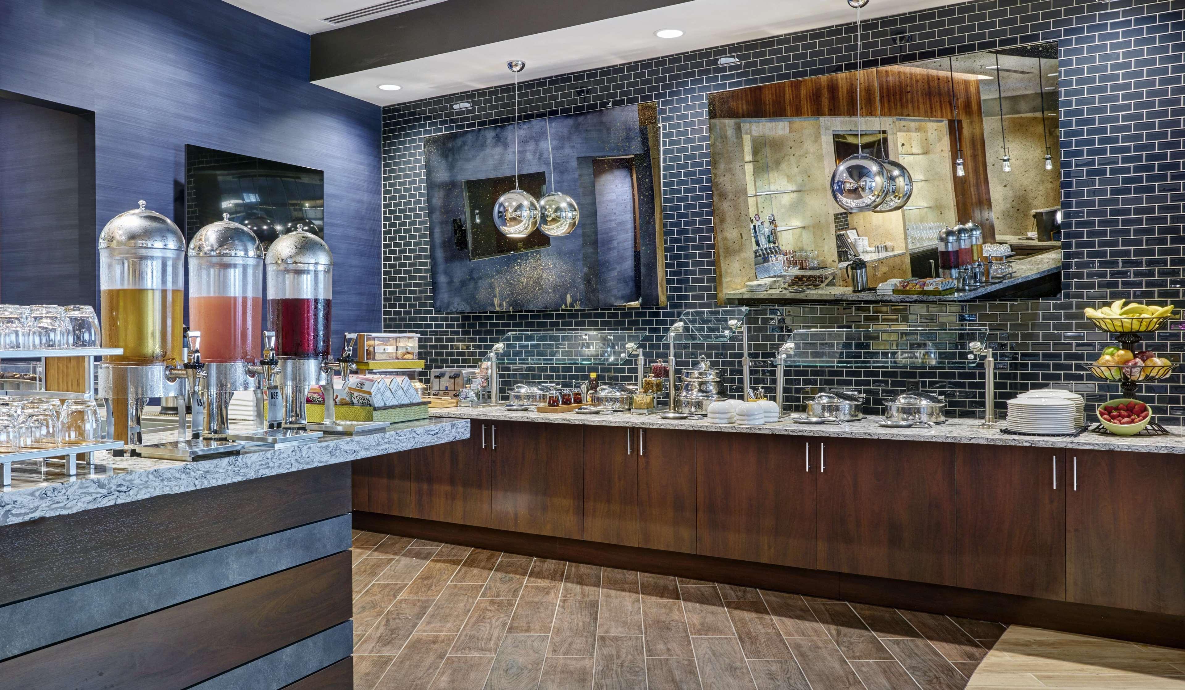 Готель Doubletree By Hilton Charlotte Uptown Екстер'єр фото