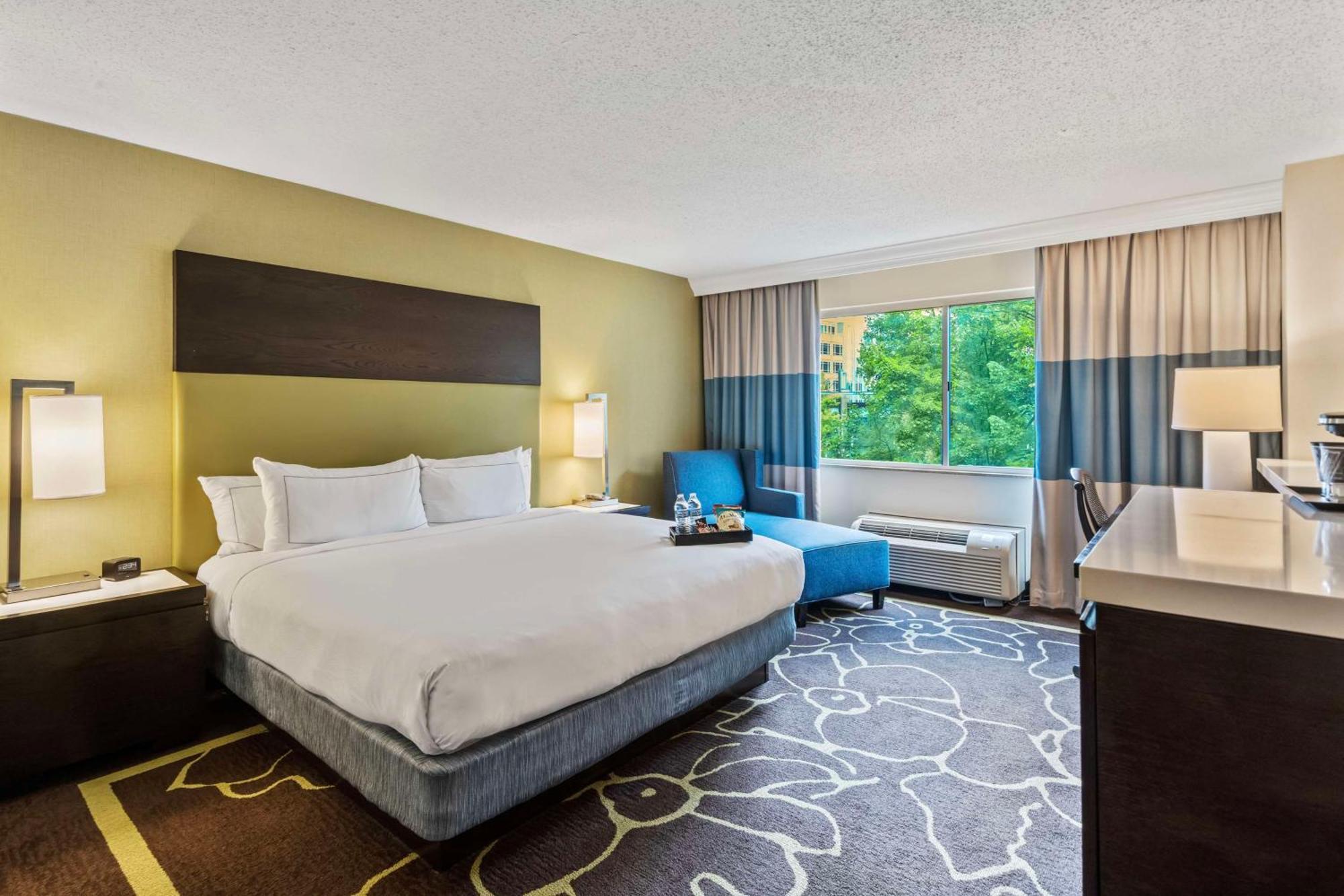 Готель Doubletree By Hilton Charlotte Uptown Екстер'єр фото
