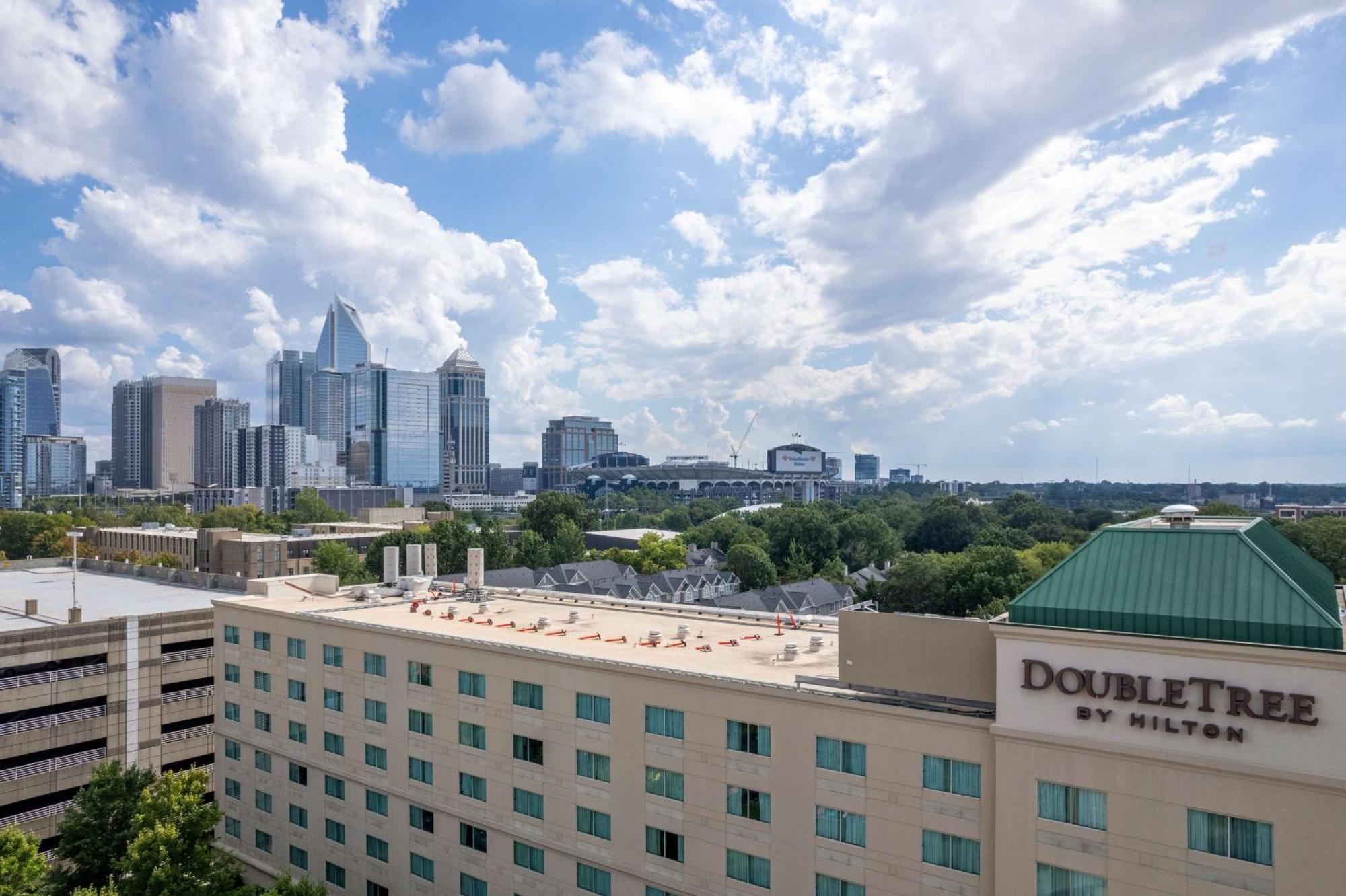 Готель Doubletree By Hilton Charlotte Uptown Екстер'єр фото