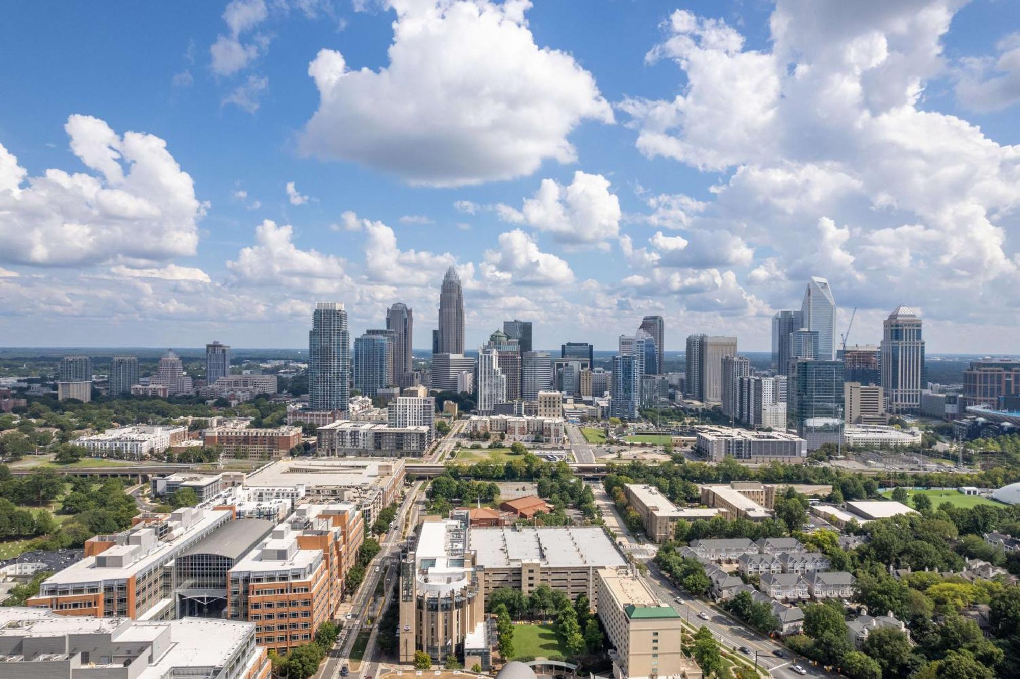 Готель Doubletree By Hilton Charlotte Uptown Екстер'єр фото