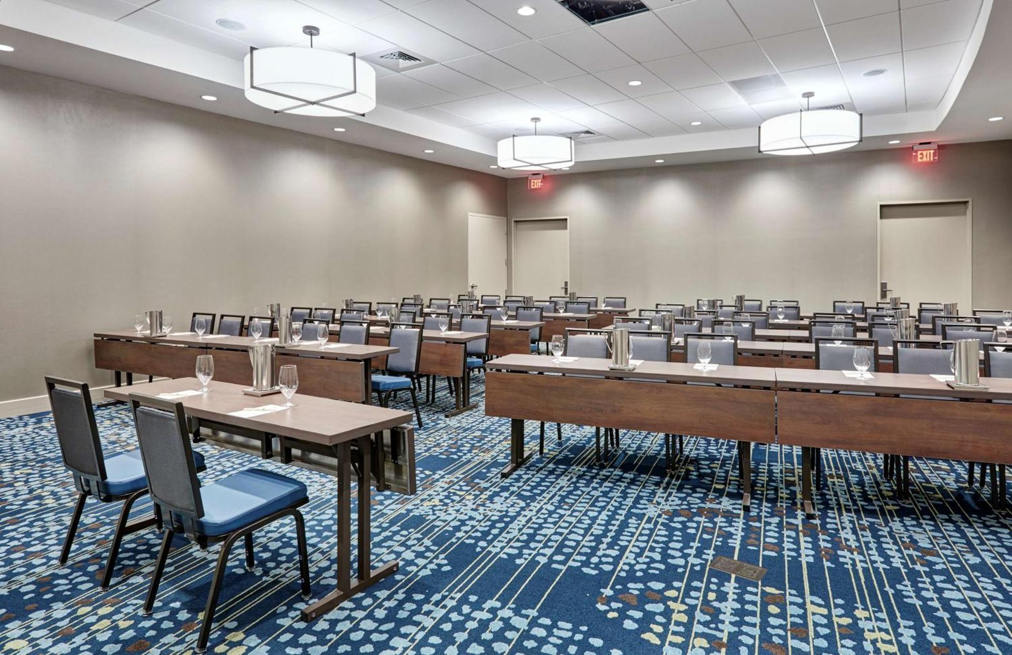Готель Doubletree By Hilton Charlotte Uptown Екстер'єр фото