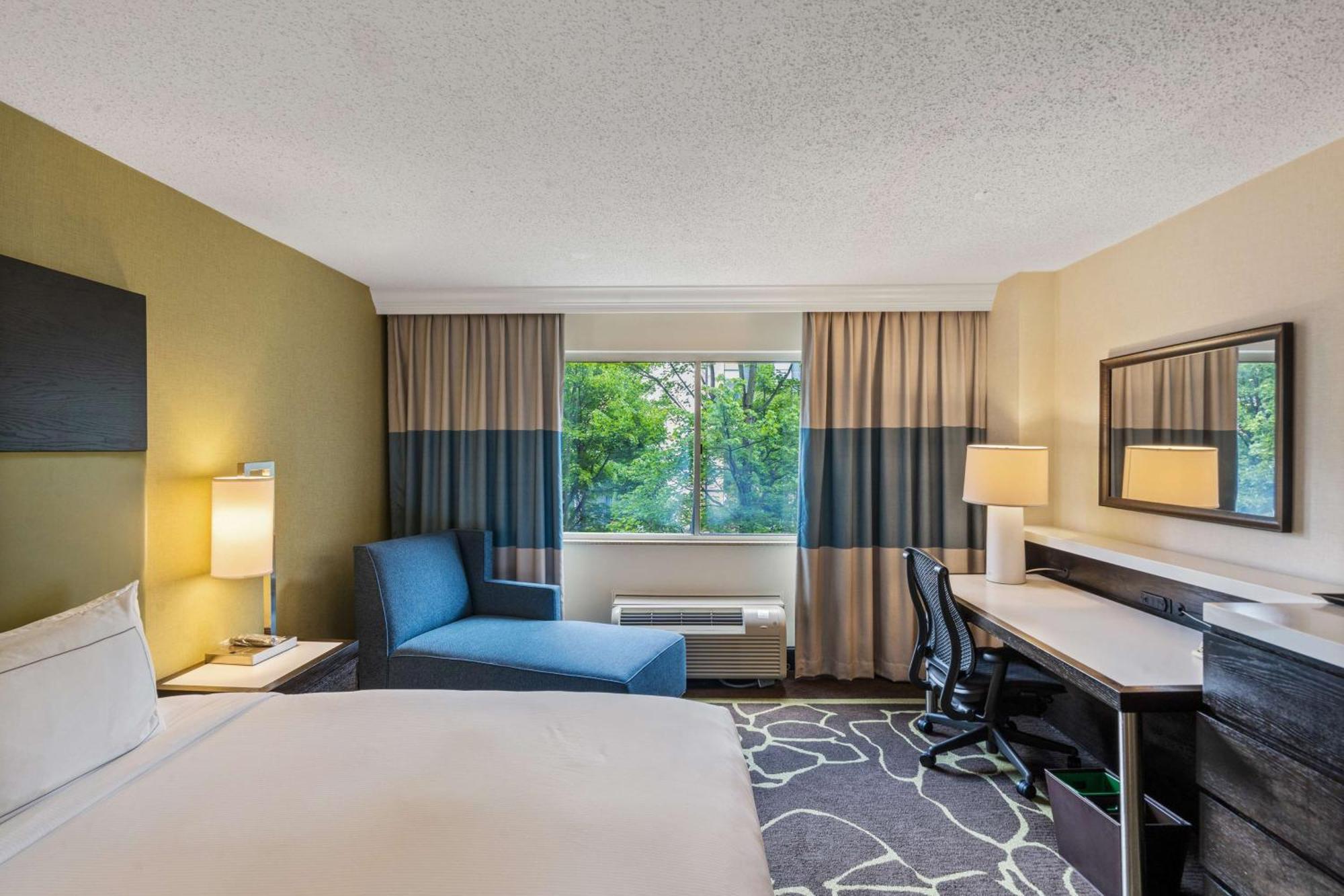 Готель Doubletree By Hilton Charlotte Uptown Екстер'єр фото