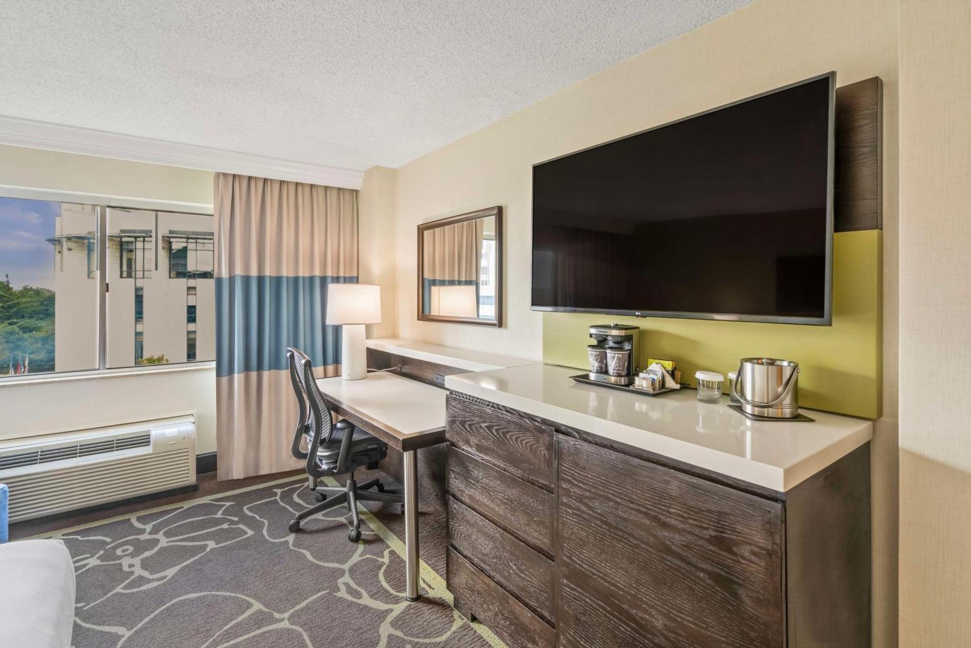 Готель Doubletree By Hilton Charlotte Uptown Екстер'єр фото