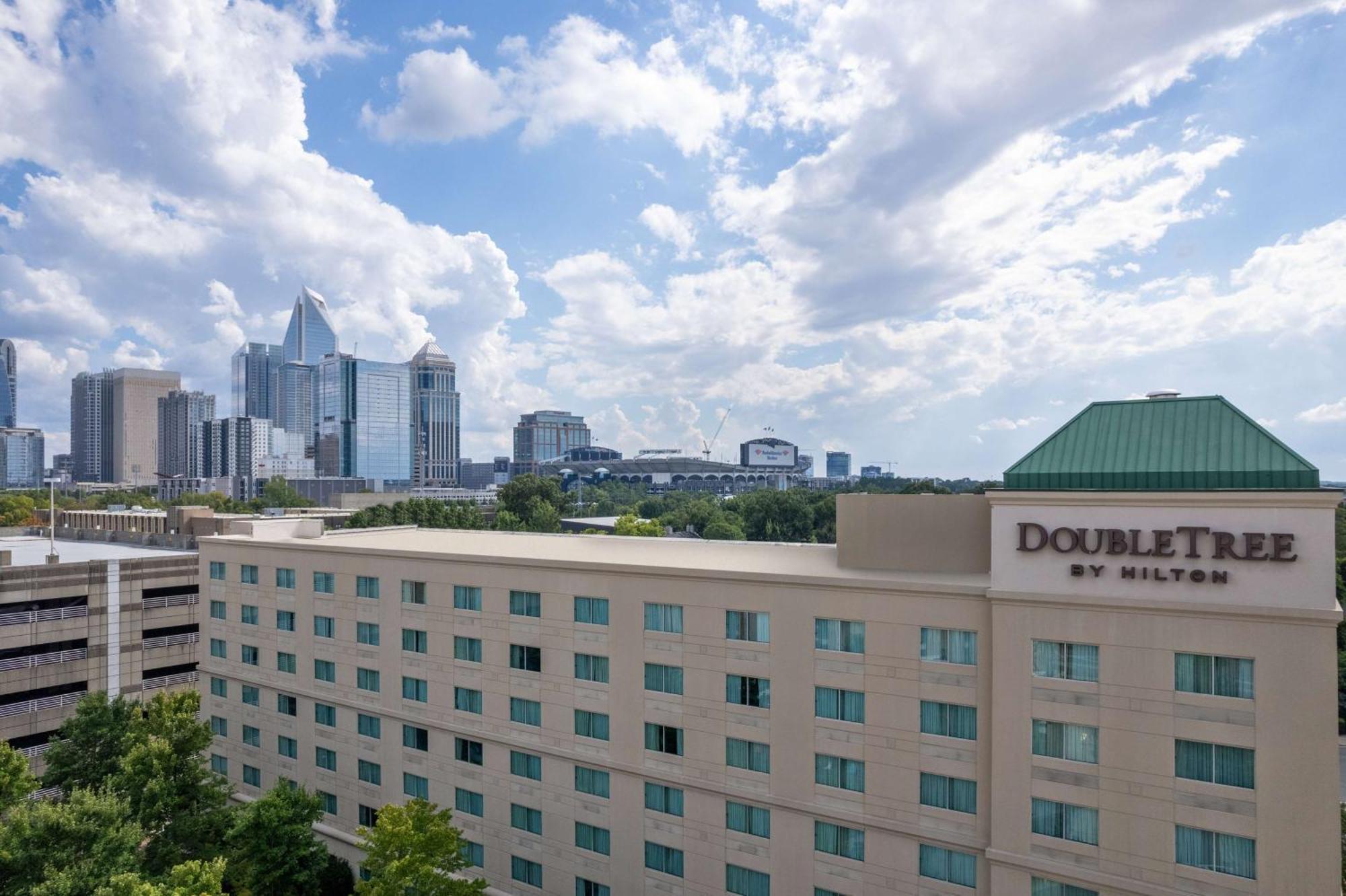 Готель Doubletree By Hilton Charlotte Uptown Екстер'єр фото