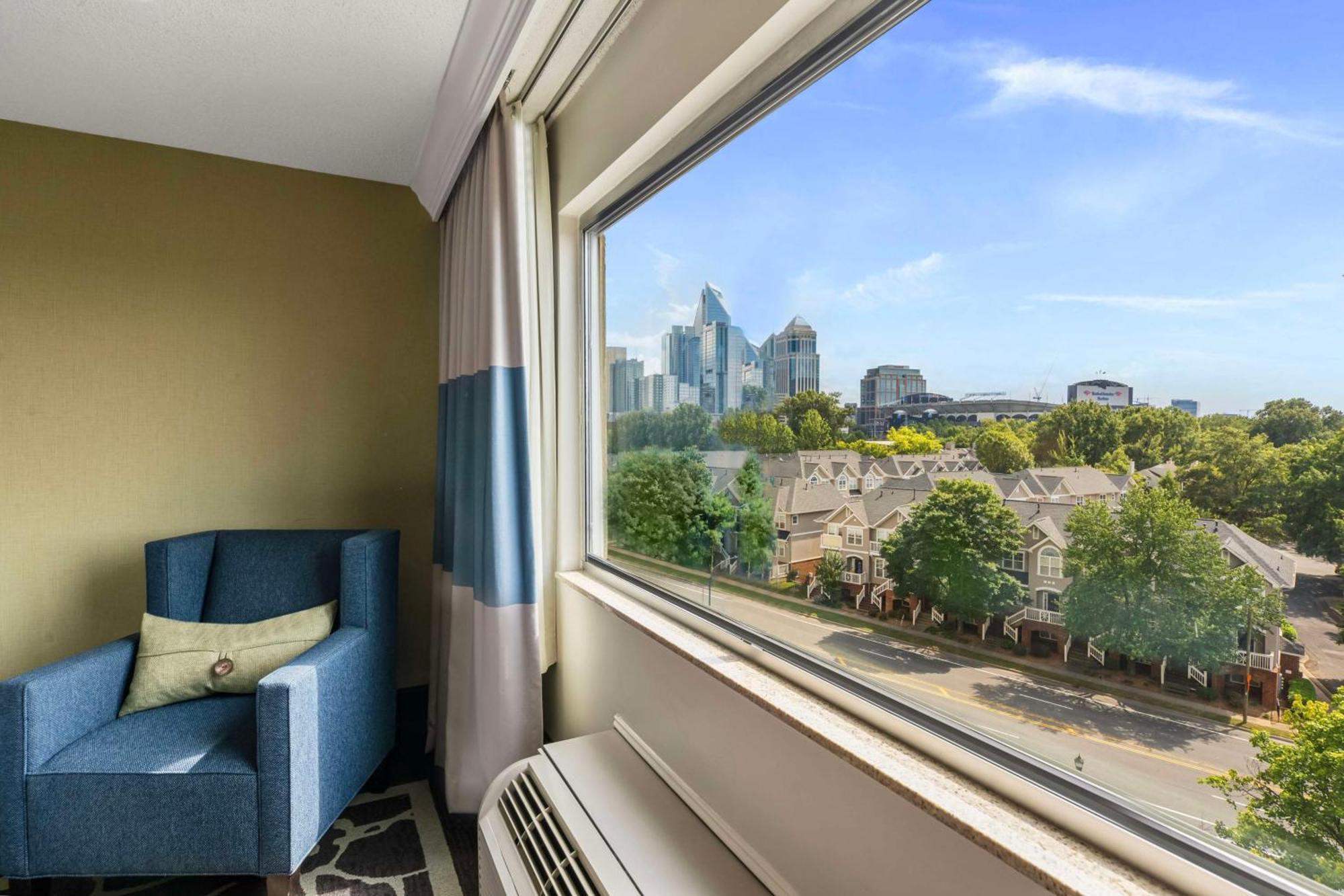 Готель Doubletree By Hilton Charlotte Uptown Екстер'єр фото