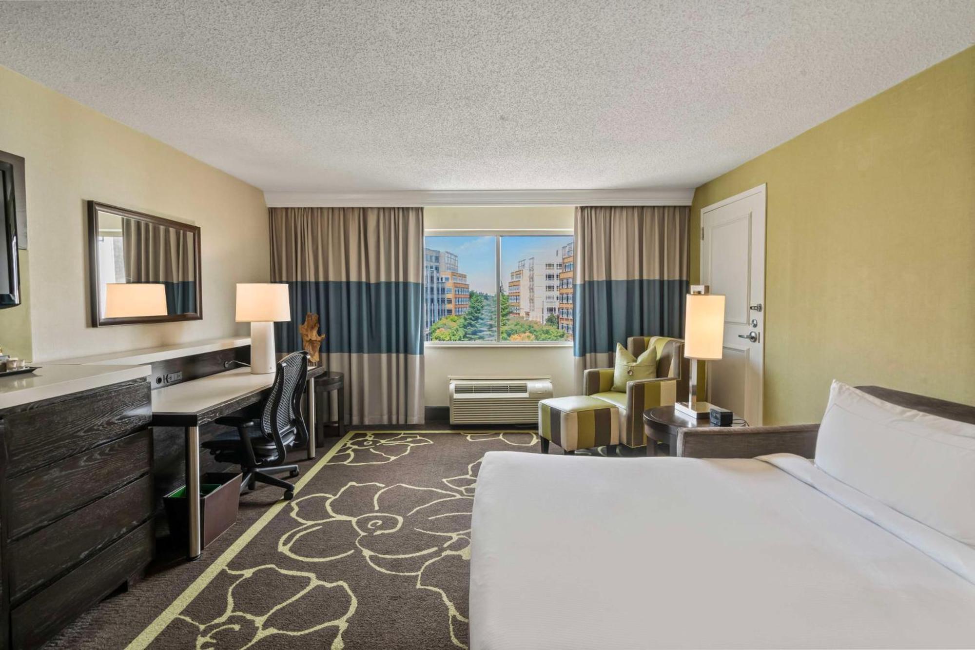 Готель Doubletree By Hilton Charlotte Uptown Екстер'єр фото