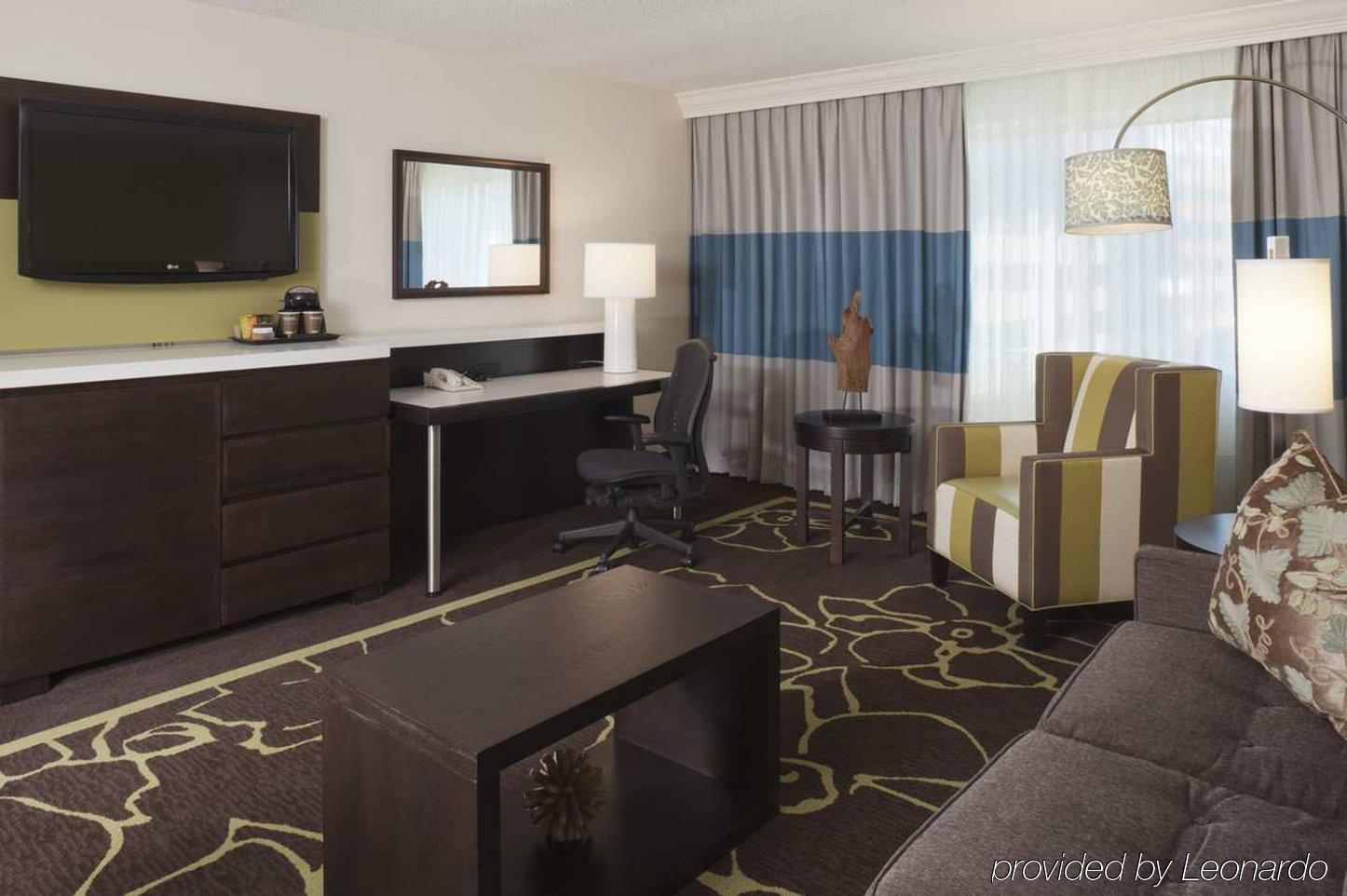 Готель Doubletree By Hilton Charlotte Uptown Номер фото